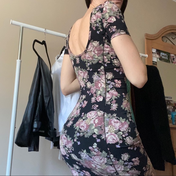 Talula (Aritzia) Flower Dress - Picture 2 of 8